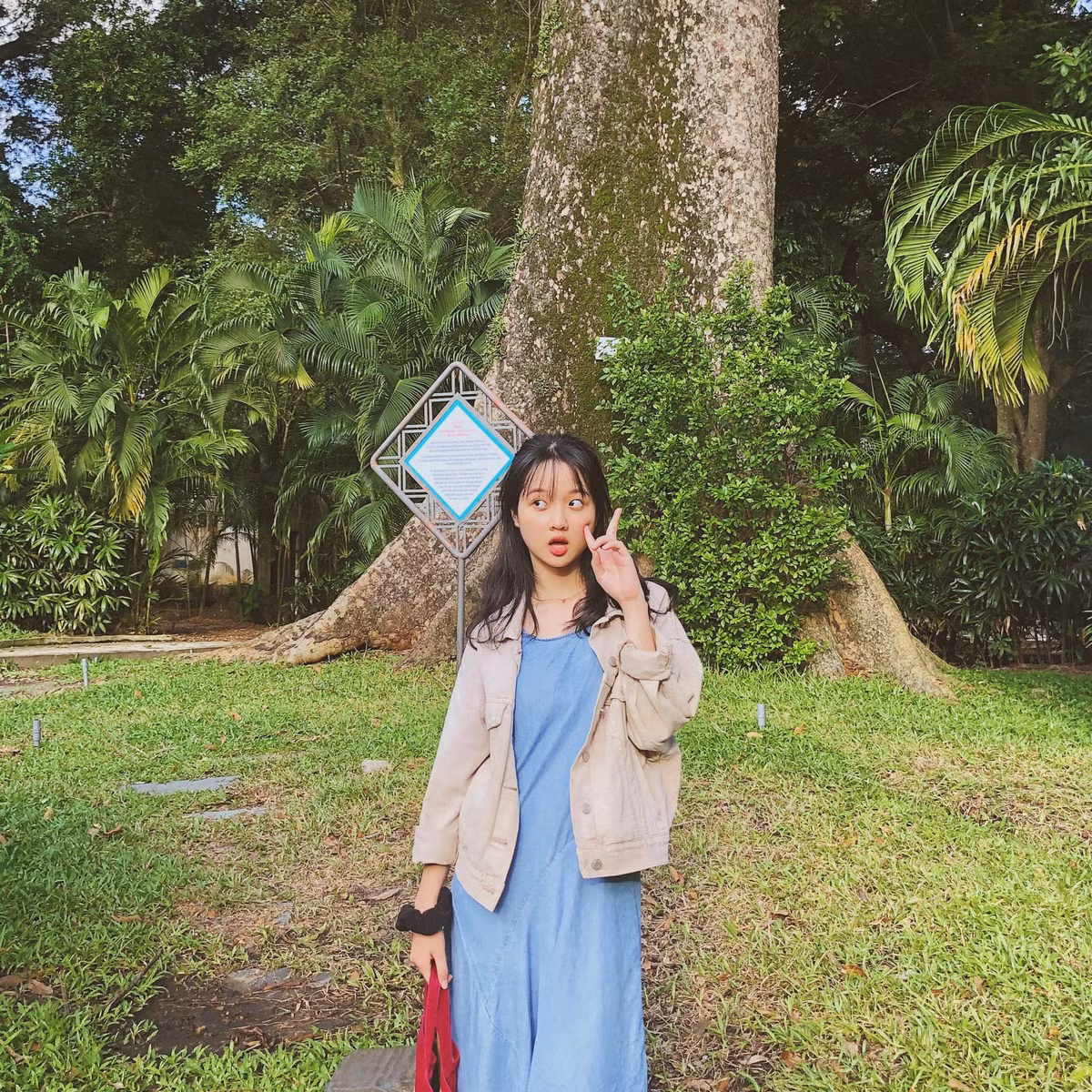 Mới đây nhất, Lâm Thanh Mỹ đã cập nhật hình ảnh đi học thường ngày của mình trên fanpage gây chú ý.