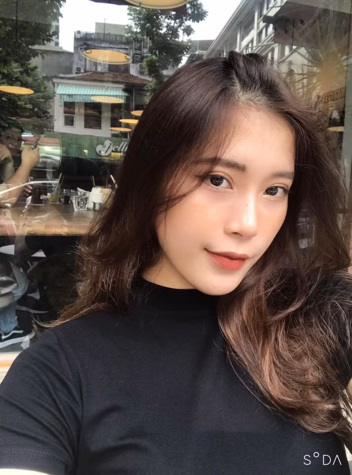 Nói về những bức ảnh "triệu like" trên trang cá nhân của mình, Thu Huyền từng chia sẻ rằng chúng thường được cô nàng tự chụp hoặc nhờ bạn chụp hộ trong mỗi dịp đi dạo phố.