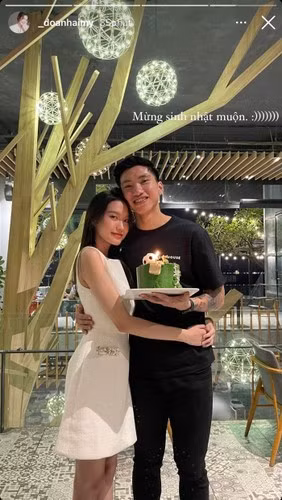 Trở về sau cuộc thi, Văn Hậu và Hải My nhiều lần bị bắt gặp dính như sam ở không ít các sự kiện.