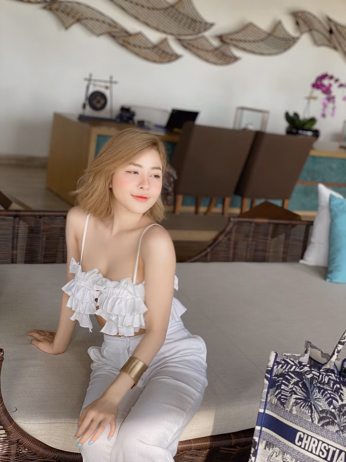 Trước những bình luận kém văn minh, Trâm Anh ngay lập tức ''phản pháo'' lại với một status với giọng điệu cực gắt để đáp trả.