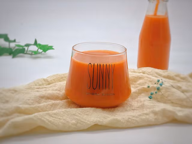 Mỗi ngày uống 1 ly nước ép này, da trắng bật 2 tông - Hình 5 Moi ngay uong 1 ly nuoc ep nay, da trang bat 2 tong-Hinh-5