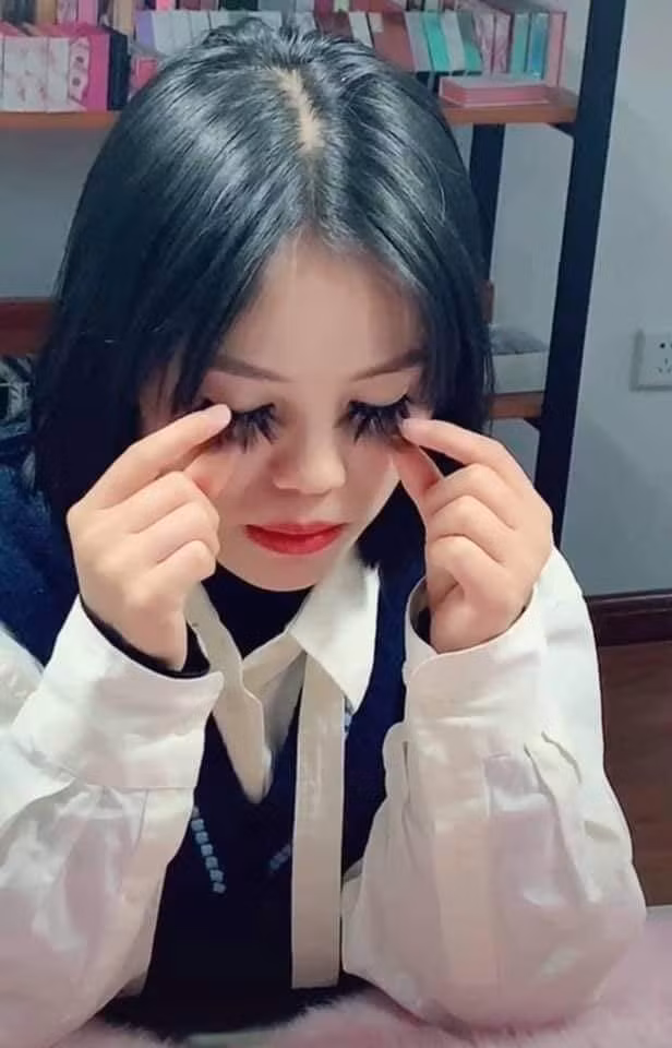 Nhiều người nói vui rằng, mẫu nối mi giả này có khả năng quét hết những vị khách vô duyên ngày Tết ra ngoài cửa.