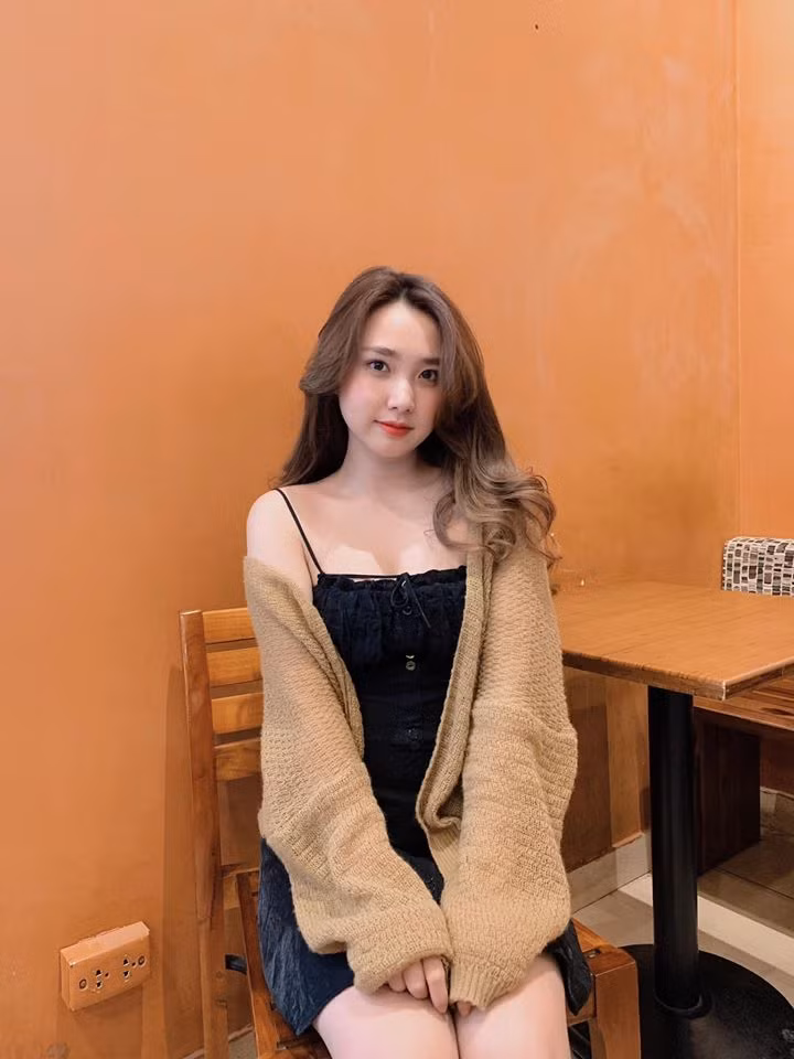 Cụ thể, một số người đồng tình với bạn gái tin đồn Bùi Tiến Dũng và cho rằng đàn ông con trai thì không nên quá tập trung vào ngoại hình mà cần cố gắng kiếm tiền để có thể cho những người mình yêu thương cuộc sống tốt nhất. Một số khác thì tỏ vẻ phản đối quan điểm của Thanh Mèo. Lý do được đưa ra vì họ cảm thấy quan điểm nghe có phần thực dụng, "vơ đũa cả nắm".