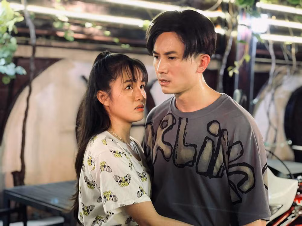 Trong phim, Thục Anh hóa thân vào vai Thùy Dương, cô nhân viên phục vụ nhà hàng có tình ý với ông chủ và không ngại khiêu khích chính thất. Do đó, vai diễn của gái xinh tài năng này lọt vào danh sách những "tiểu tam" đáng ghét nhất màn ảnh.