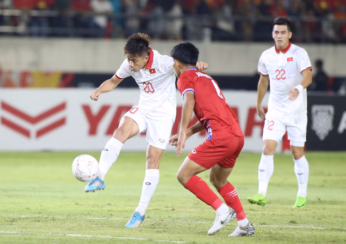 Lao 0-6 Viet Nam: “Chien binh Sao Vang” thi uy tai AFF CUP 2022-Hinh-8