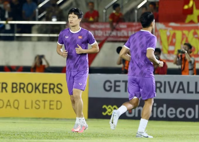 Lao 0-6 Viet Nam: “Chien binh Sao Vang” thi uy tai AFF CUP 2022-Hinh-11