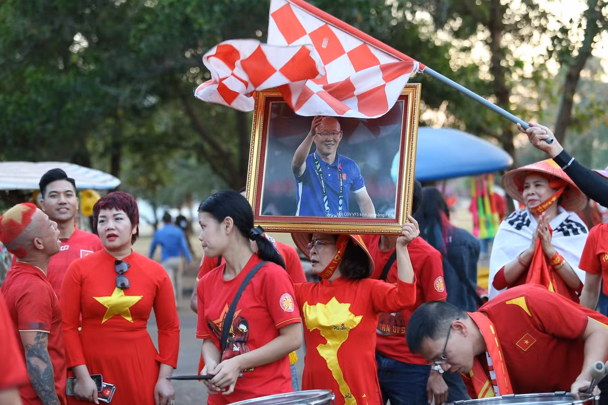 Lao 0-6 Viet Nam: “Chien binh Sao Vang” thi uy tai AFF CUP 2022-Hinh-21