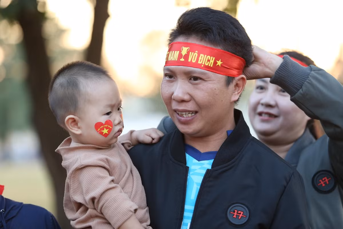 Lao 0-6 Viet Nam: “Chien binh Sao Vang” thi uy tai AFF CUP 2022-Hinh-20