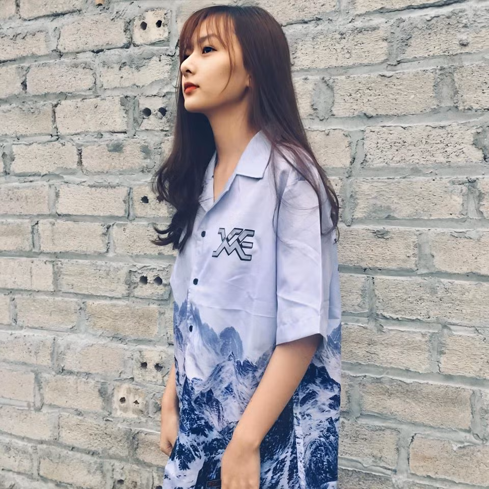 Dù chỉ mới lên sóng, trang cá nhân của hot girl 2K3 - Phan Hà Anh đã có hàng chục ngàn lượt follow. Cô bạn này được nhiều người biết đến hàng loạt video mặc áo đồng phục giản dị nhưng cực xinh xắn.
