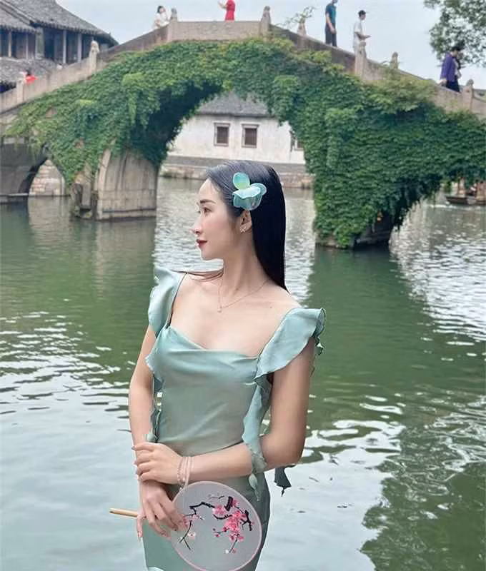 Cách đây 4 năm, Phương Thảo "gây sốt" trên mạng xã hội qua những bức ảnh khoe vóc dáng cân đối, gương mặt xinh đẹp.