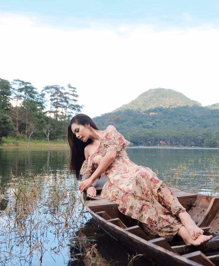 Bước chân ra khỏi Miss Grand Vietnam, Hoàng Kim có được lượng người hâm mộ đông đảo, hầu hết đều bày tỏ sự yêu mến tính cách và sắc vóc của cô gái này.