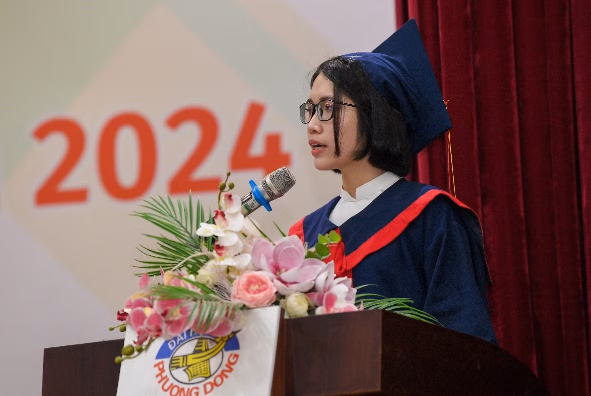 Gan 800 sinh vien DH Phuong Dong rang ro trong ngay tot nghiep-Hinh-4