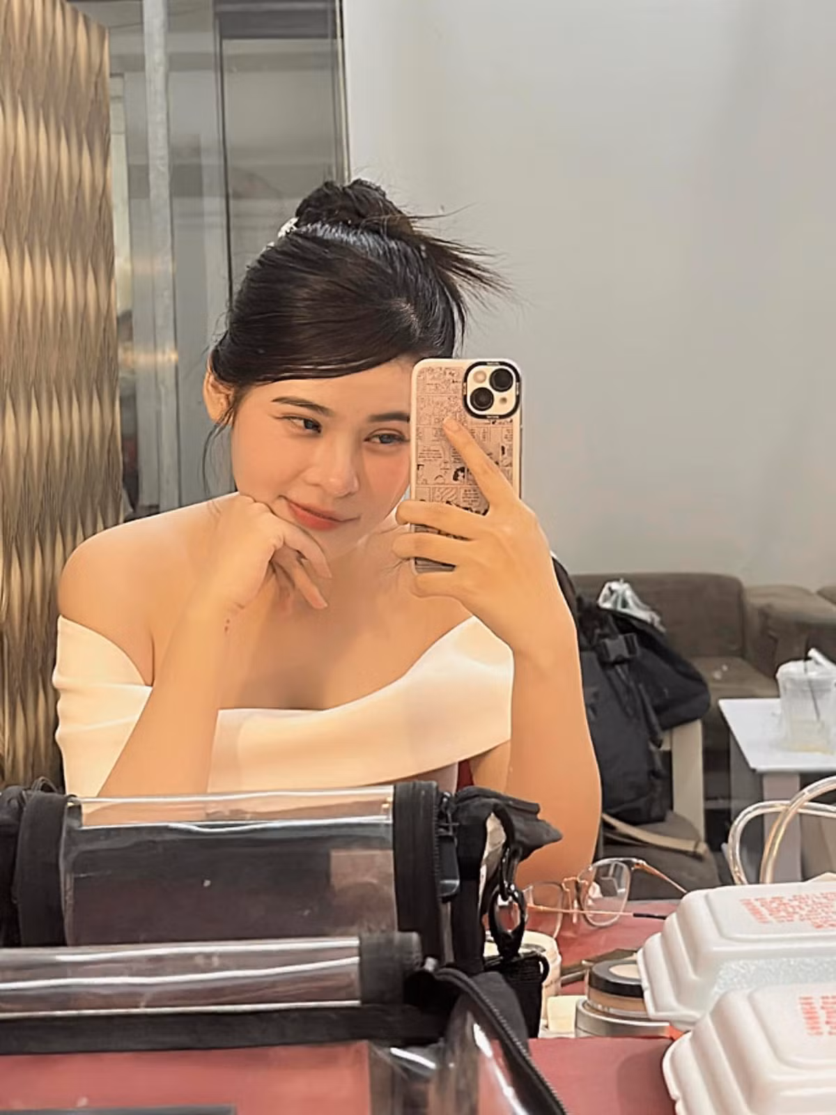 Gương mặt ưa nhìn cùng cách bình luận có lửa là điểm nhấn của Kim Ngân được các fan của tựa game Liên Quân Mobile còn nhớ.