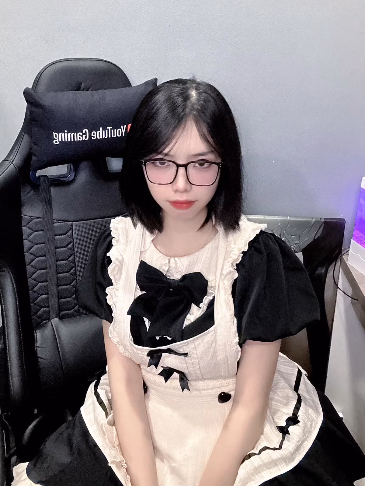 Cộng đồng game nói chung và những người theo dõi Remind nói riêng được dịp sôi nổi khi nữ streamer này bất ngờ xuất hiện trong trang phục hầu gái.