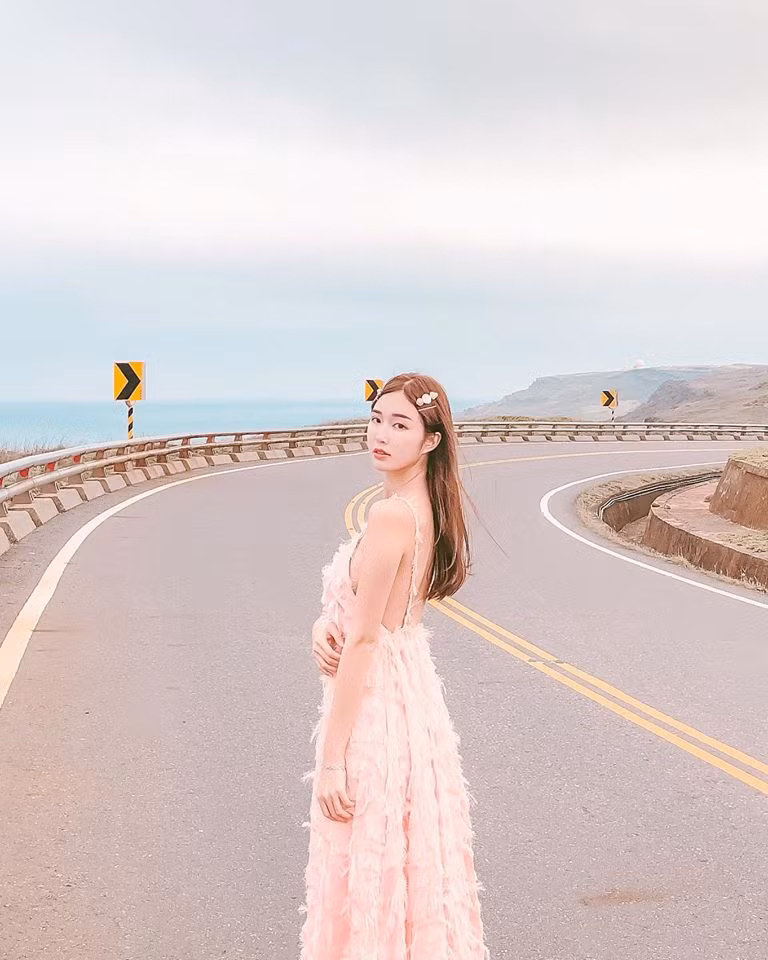 Mới đây, Hoàng Thượng Yến đã phát hành một cuốn sách ảnh có tựa đề "Trọng Hạ Yến Chi Mộng", gây được tiếng vang lớn.