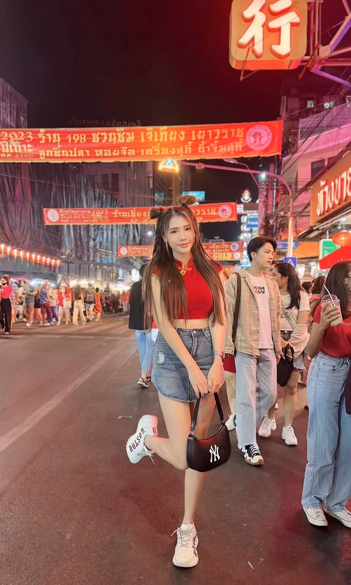 Thậm chí, nhiều netizen còn bình luận, Navapat Sarunchaigul hiếm khi có những bức ảnh nào kín đáo.