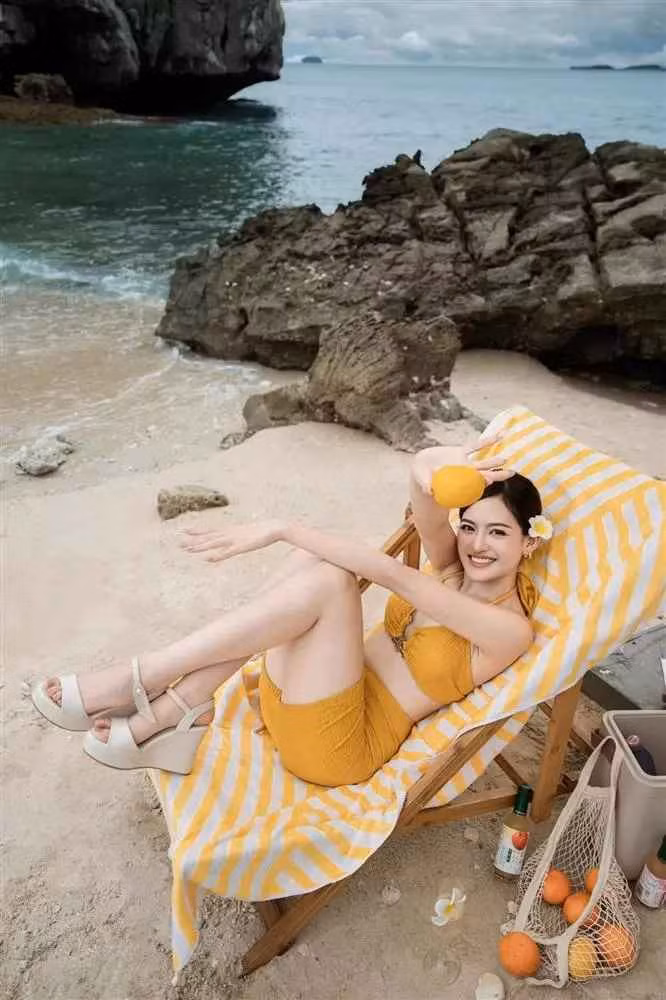 Thời gian gần đây, Thuỳ Anh liên tiếp khiến người hâm mộ "bỏng mắt" khi đăng tải nhiều hình ảnh diện bikini.