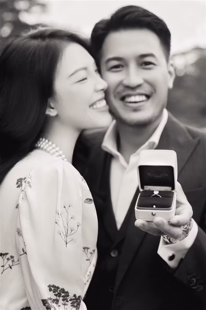 Phillip Nguyễn và Linh Rin được khán giả ưu ái gọi "tiên đồng, ngọc nữ" trong Vbiz. Năm 2019, cả hai công khai hẹn hò.