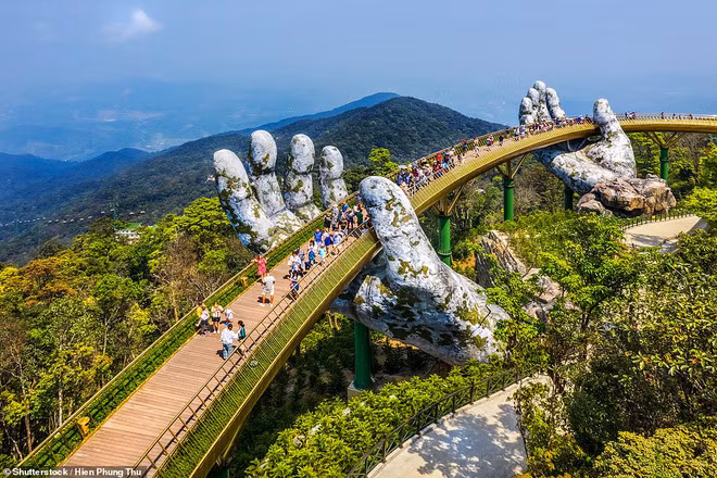 Không chỉ là địa điểm du lịch nổi tiếng ở Việt Nam, Cầu Vàng (Đà Nẵng) còn là một địa điểm nổi tiếng thế giới, được rất nhiều du khách quốc tế biết đến.