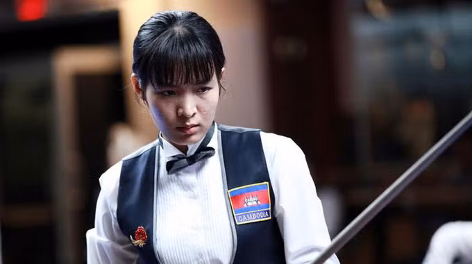 Sau khi thành công, Sruong Pheavy thường xuyên quay trở về quê nhà để làm từ thiện.