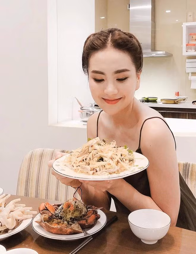 Ngoài vị trí "Hoa khôi nhà đài", Mai Ngọc còn về nhất khoản chăm khoe cơm nhà trong làng MC, BTV.