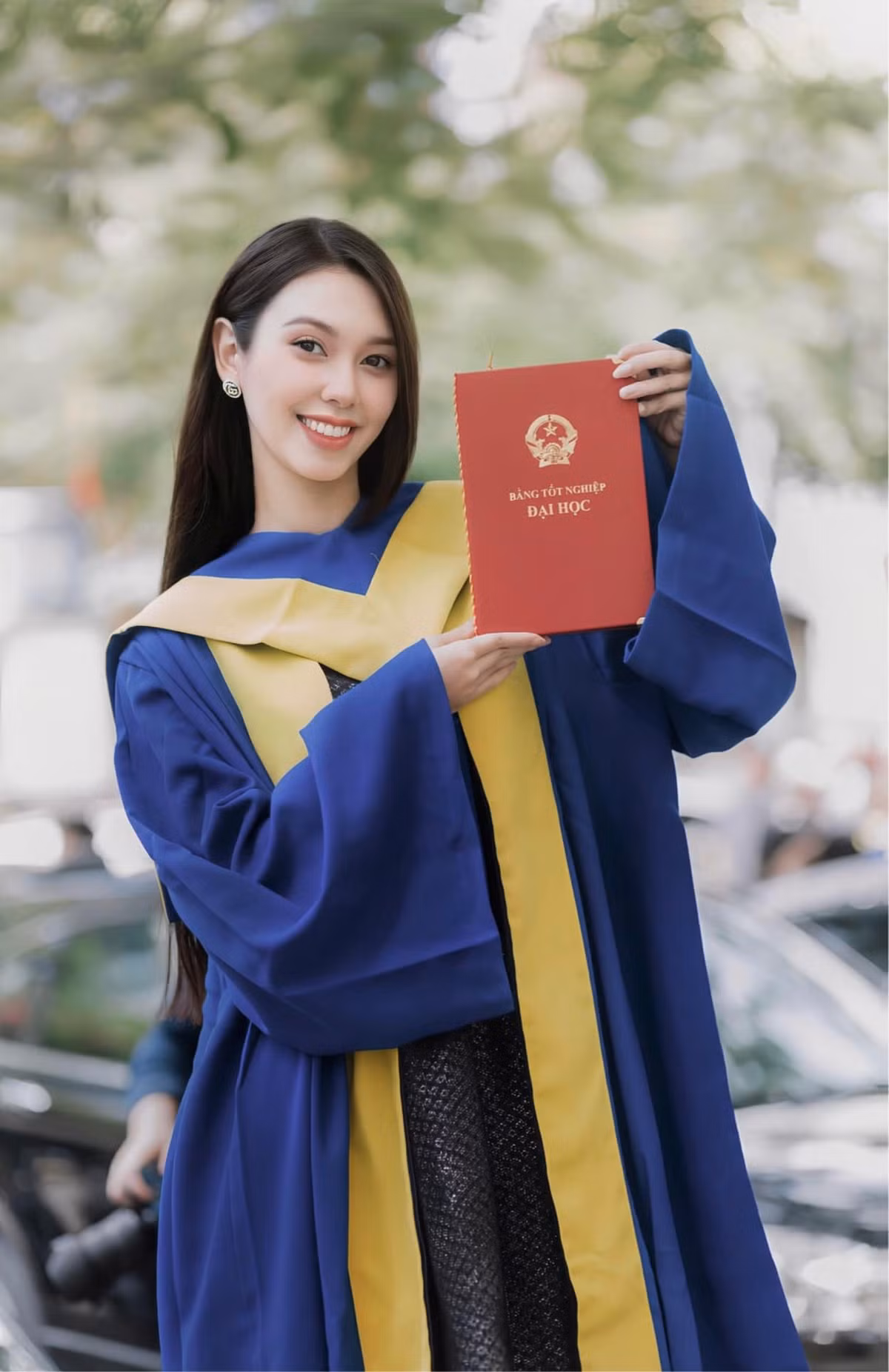 Hà Bùi từng gây chú ý với vai diễn nàng Geisha Hoàng Oanh trong bộ phim truyền hình thuộc loạt phim Cảnh sát hình sự “Biệt dược đen” chiếu trên VTV vào năm 2023, series "Bố vợ tôi là ông trùm",....
