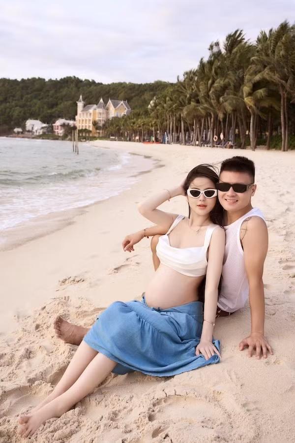 Sau Doãn Hải My, nàng hot WAG tiếp theo hạ sinh "bé Rồng" là Chu Thanh Huyền - vợ Quang Hải.