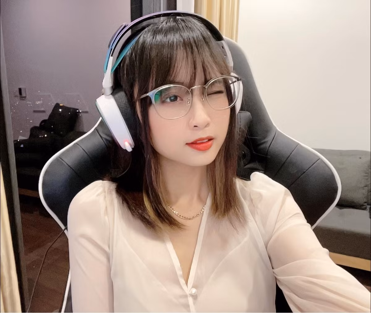 Kể từ sau CKTG năm 2020, Minh Nghi mới quyết định rời VETV để mở ra một chương mới trong sự nghiệp.