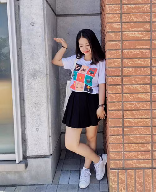 Mẫn Tiên là một trong "bộ ba sát thủ" hot girl Hà thành gây sốt một thời. Mặc dù sở hữu chiều cao khá khiêm tốn, chỉ khoảng hơn 1m50 nhưng cô nàng hot girl Instagram này vẫn khiến nhiều người phải thương nhớ vì gương mặt xinh đẹp.