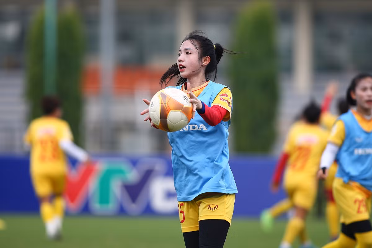 Trần Thị Duyên sở hữu gương mặt xinh xắn, nhỏ nhắn, được nhiều người nhận xét là đẹp như búp bê.