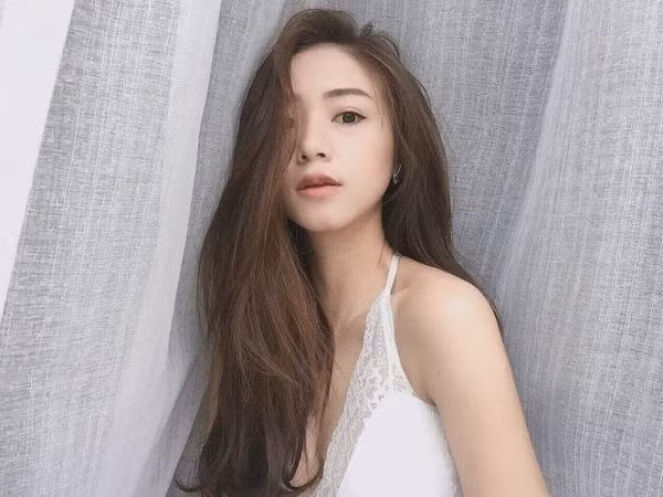 Thời gian gần đây, Salim liên tục khiến nhiều người phải hút hồn bởi vóc dáng vô cùng mĩ miều.