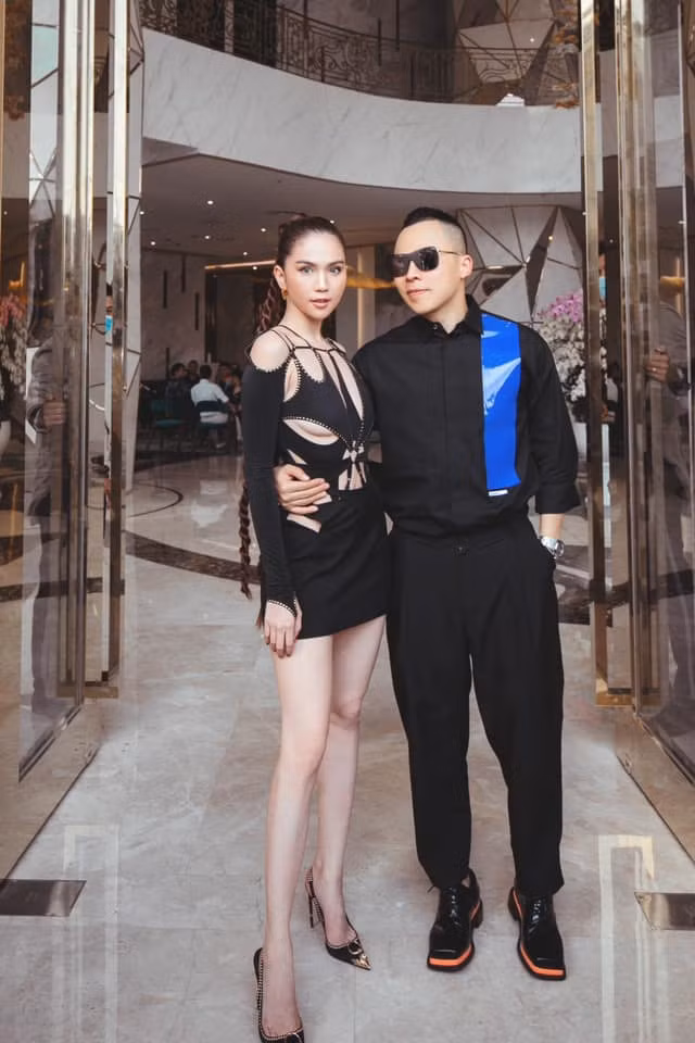 Bỏ qua ồn ào cùng Nathan Lee, hôm qua show tuyển "gà mới" của Vũ Khắc Tiệp và "nữ hoàng nội y" Ngọc Trinh đã diễn ra tại một khách sạn sang trọng ở TP HCM.