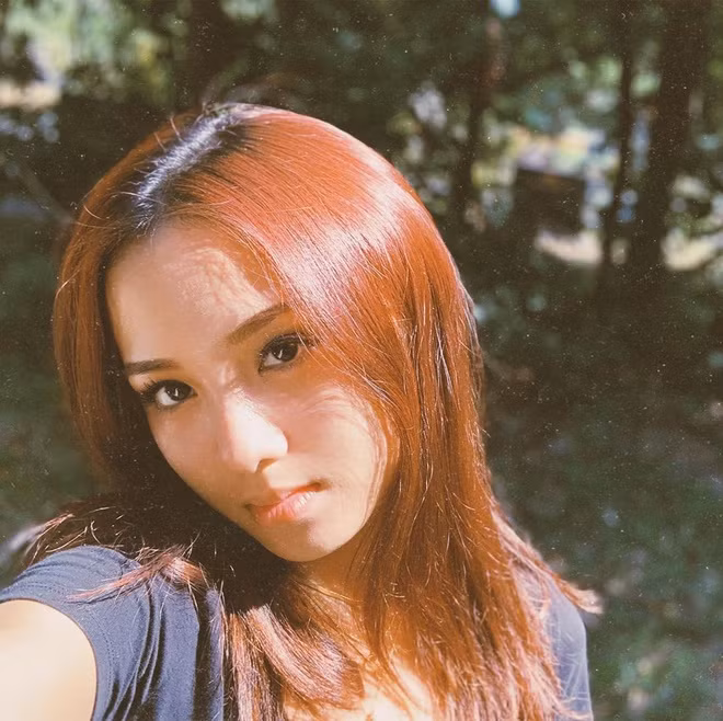 Lê Trúc Anh (sinh năm 1998) - bạn gái cũ của vlogger Huyme là cô gái nhận được sự quan tâm lớn của dân mạng dù không hoạt động nghệ thuật. Cô nàng này hiện là sinh viên ngành Hội họa của một trường quốc tế tại Sài Gòn.