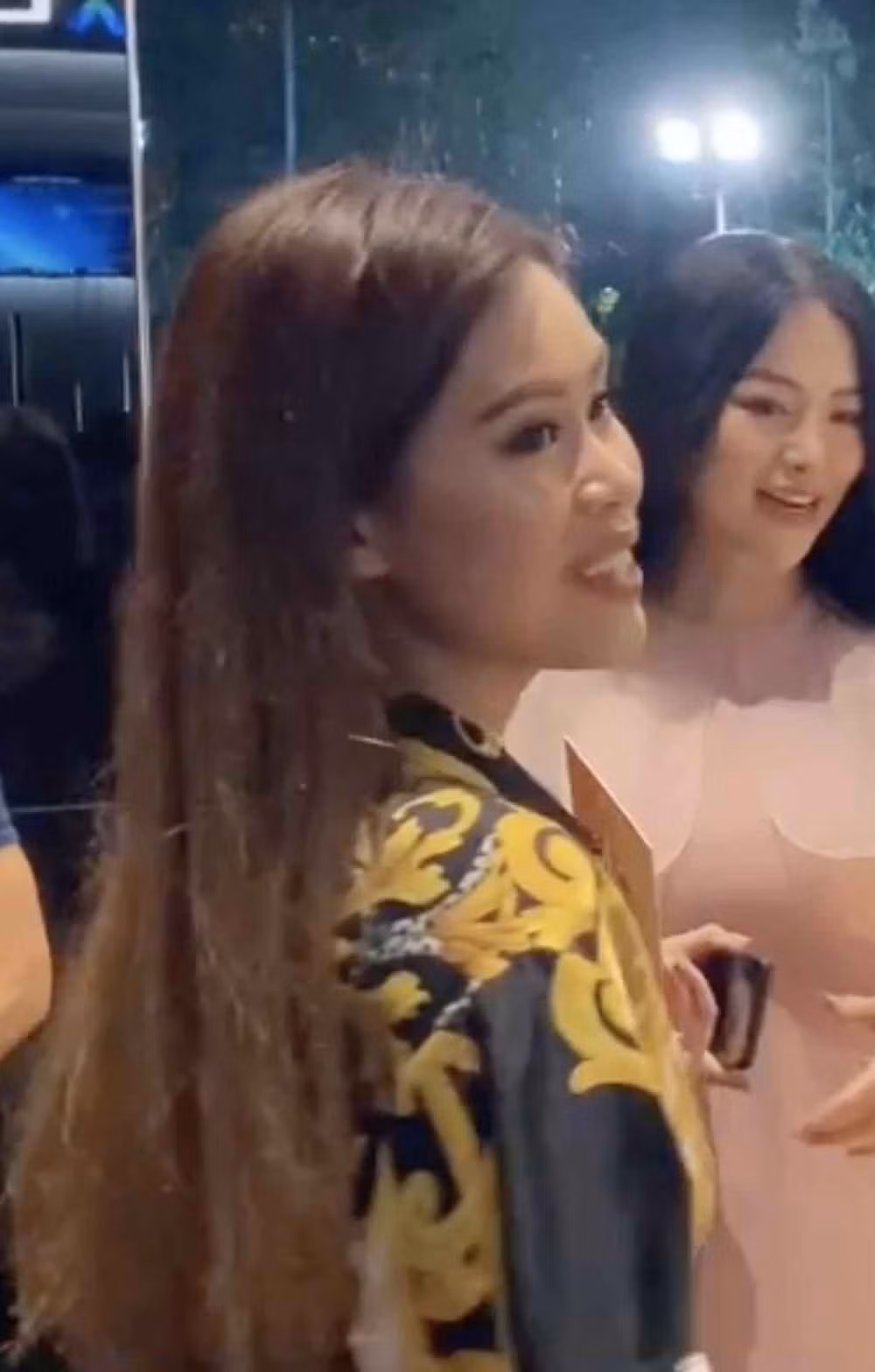 Có thể thấy từ thần thái, nhan sắc đến gu thời trang của Tiên Nguyễn đều không có gì để chê cả. Không hổ là "đệ nhất con nhà giàu Việt"!