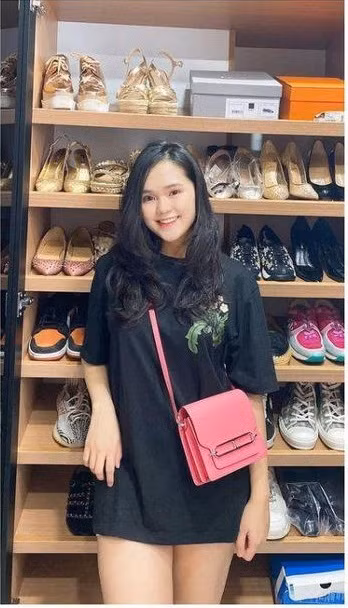 Trước đó, Quỳnh Anh từng có thời gian chật vật tìm phương pháp giảm cân sau sinh. Cô cho biết bản thân đã chăm chỉ tập gym để vừa nâng cao sức khỏe, vừa giúp hình thể săn chắc hơn.