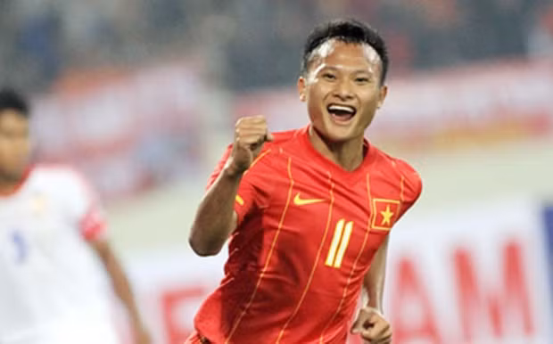 Trên trang cá nhân của Trọng Hoàng chia sẻ: ''Khép lại hành trình 14 năm trong màu áo đội tuyển quốc gia. Người hâm mộ thường nói đùa rằng: Hoàng “không phổi”, “không biết mệt”. Nhưng sự thật là Hoàng “có phổi” và cuộc hành trình nào cũng đến lúc phải dừng lại...
