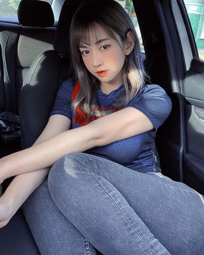 Bên cạnh đó, Lê Bống cũng cho biết thêm: "Một lời nói ra có thể giết chết người đau khổ, một câu nói an ủi làm người chợt lên mây. Nghĩ trước khi nói, đừng phát ngôn dư thừa".