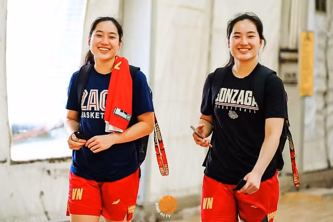 Trước khi về thi đấu cho đội tuyển Việt Nam tại SEA Games 32, 2 chị em Trương Twins vừa mới trải qua mùa giải thi đấu căng thằng cùng đội bóng rổ nữ trường đại học Gonzaga.