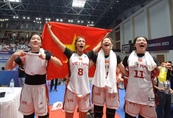 Tại SEA Games 32, Thảo My và Thảo Vy tiếp tục thi đấu cho đội tuyển Việt Nam. Họ đã thành công trong việc đổi màu huy chương, mang về huy chương vàng đầu tiên trong lịch sử cho bóng rổ Việt Nam sau khi đánh bại Philippines với tỷ số 21-16 trong trận chung kết nội dung 3x3.