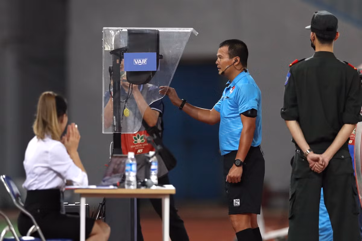 V-League 2023/2024 khai man, VAR gay chu y khi Hai Phong chia diem voi HAGL-Hinh-2