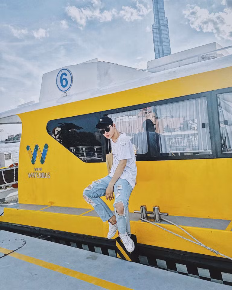 Sài Gòn WaterBus không phải là một địa điểm mới. Tuy nhiên chỉ mới gần đây thì địa điểm chụp ảnh đẹp TP Hồ Chí Minh này mới được team mê sống ảo phát hiện.