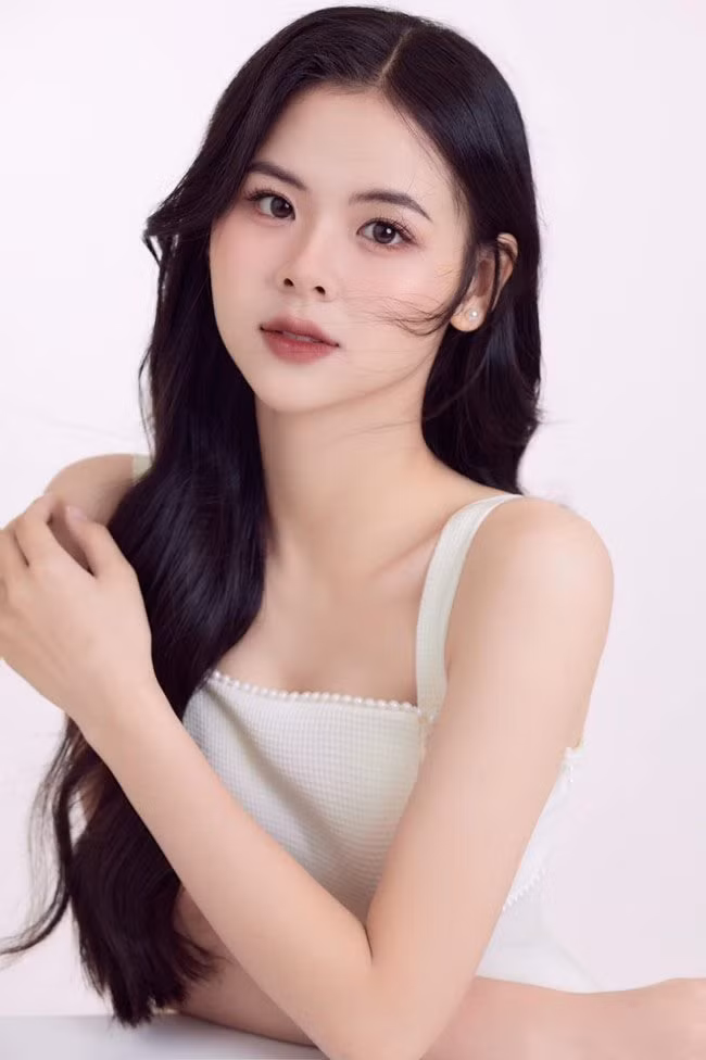 Ngân Hà được mời tham dự show thời trang của các nhà thiết kế nổi tiếng.
