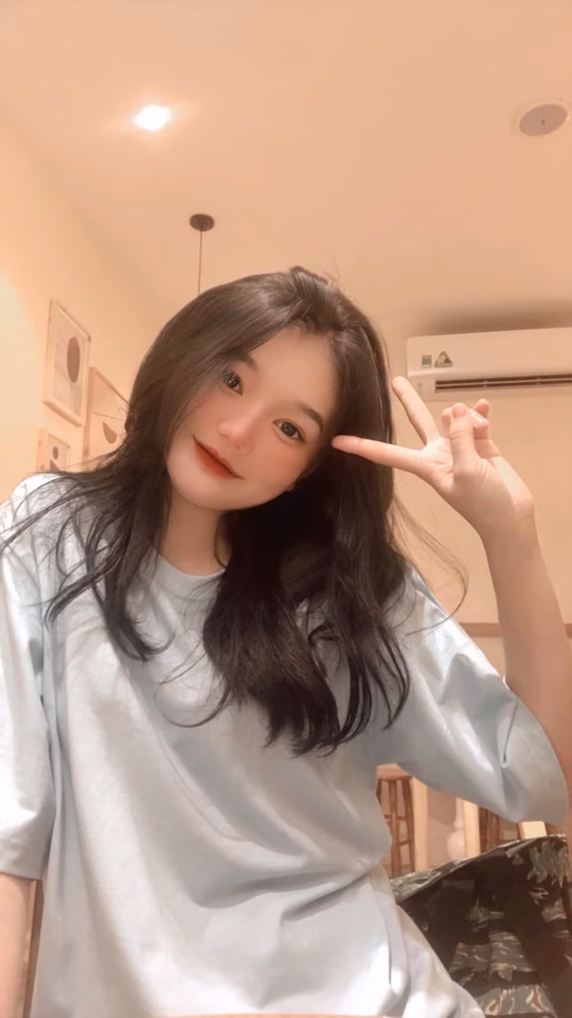 Lâm Lê cũng rất yêu thích các môn thể thao, trong đó có điền kinh và bóng đá. Cô từng tham dự các giải điền kinh 100m, 200m, 400m, 800m, nội dung nhảy cao, nhảy xa các cấp.