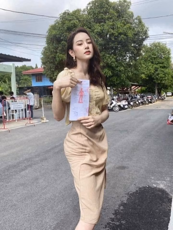 Cứ mỗi đợt Thái Lan tiến hành tuyển nghĩa vụ quân sự vào đầu tháng 4, cư dân mạng trên khắp thế giới lại một lần nữa được trầm trồ trước sắc đẹp của những mỹ nhân chuyển giới.