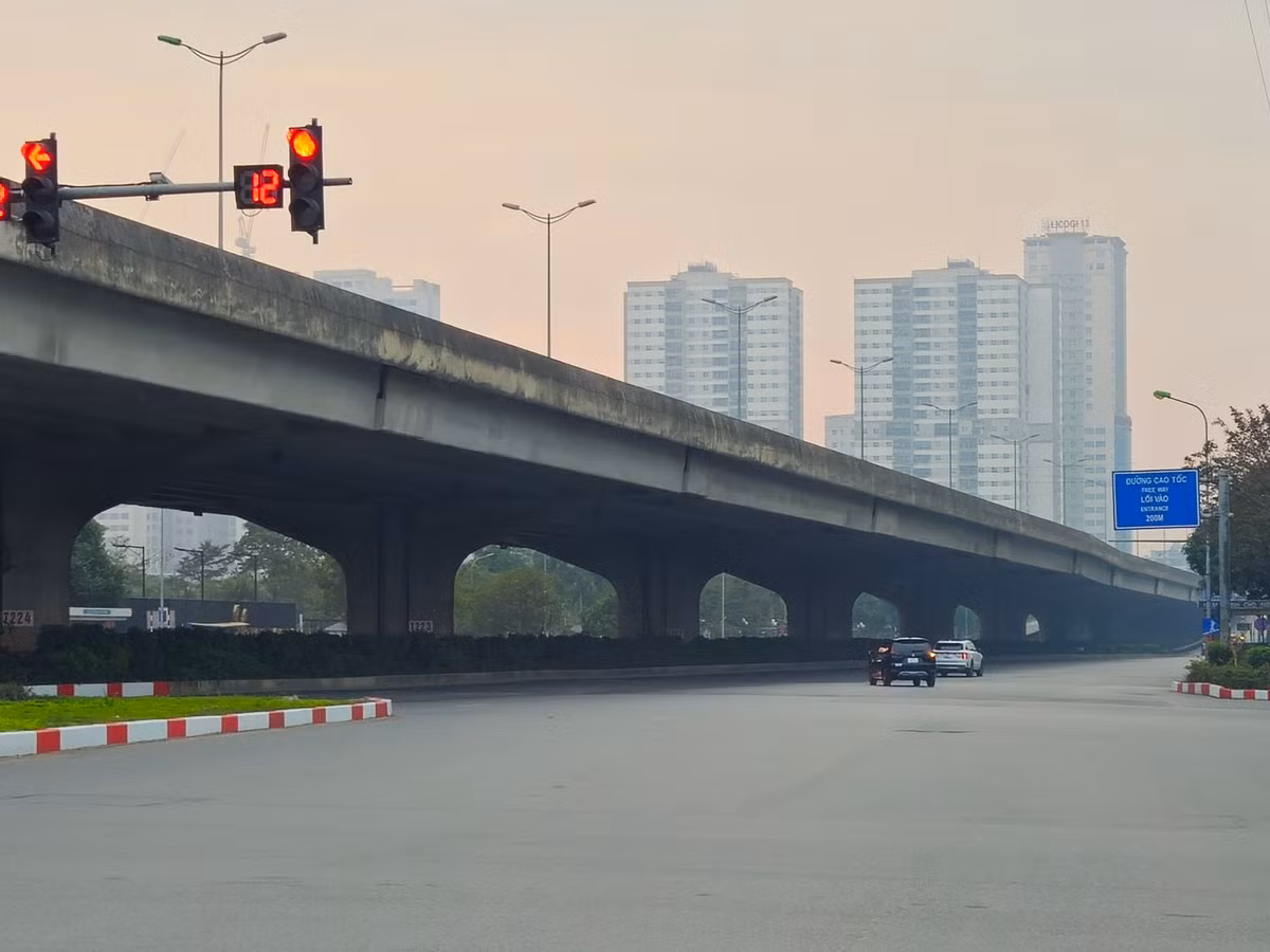Nút giao thông Đại Lộ Thăng Long - Trần Duy Hưng.