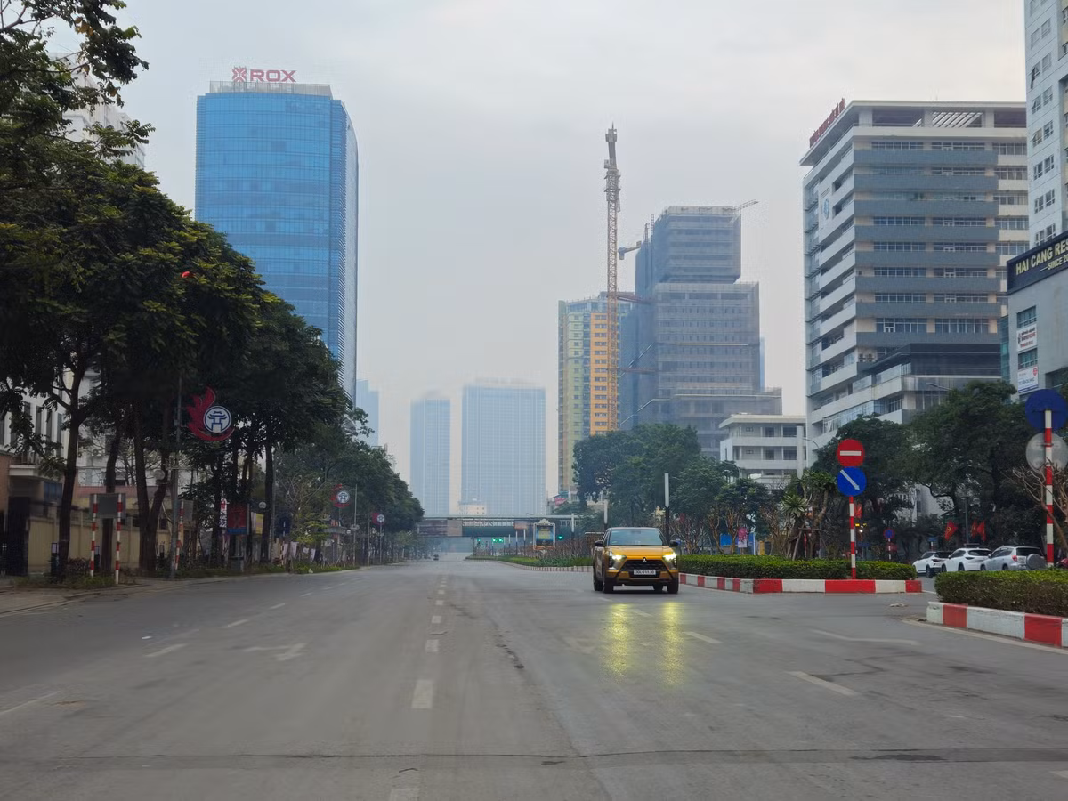 Đường Nguyễn Chí Thanh lúc 7h30 sáng mùng 1 Tết Nguyên đán.