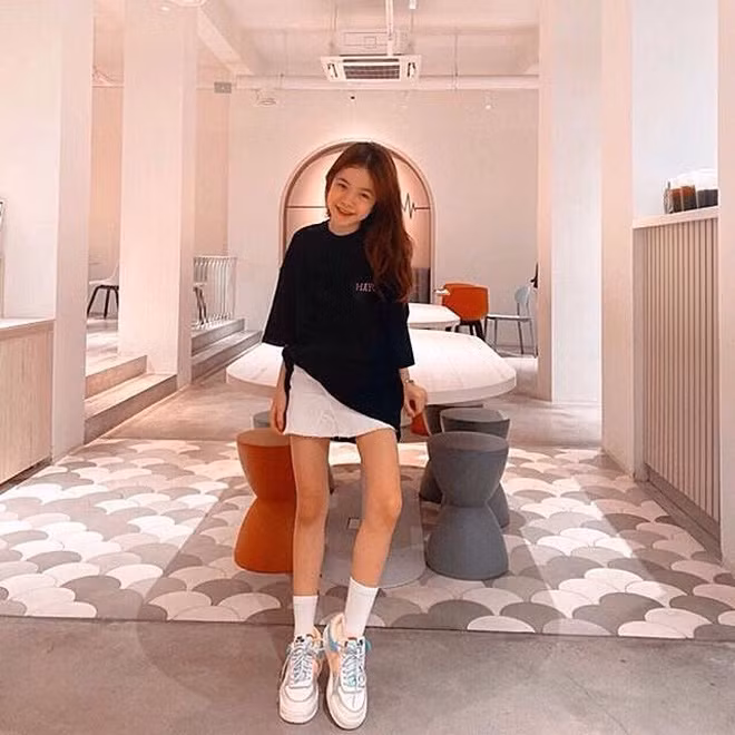 Không quá đắm chìm vào thế giới MXH, Gia Linh vẫn đảm bảo việc học, chỉ khi nào rảnh cô bạn mới quay clip còn chụp ảnh PR sẽ xếp lịch vào cuối tuần.