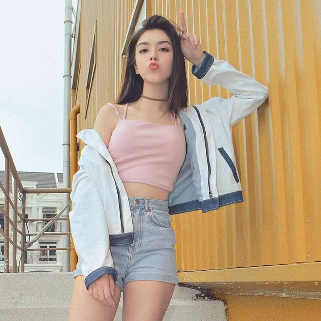 Caitlin Minogue là gương mặt khá quen thuộc với giới trẻ Việt. Hot girl lai này là blogger, người mẫu bán thời gian, đang sinh sống và học tập tại TP HCM.