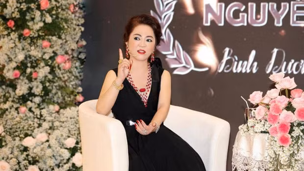 Đường đường là một CEO của khu du lịch 6000 tỷ, bà Phương Hằng chấp nhận "xấu hổ" xin Hoàng Kiều 10 triệu đô để nuôi 23 người con của Phi Nhung tại Việt Nam.