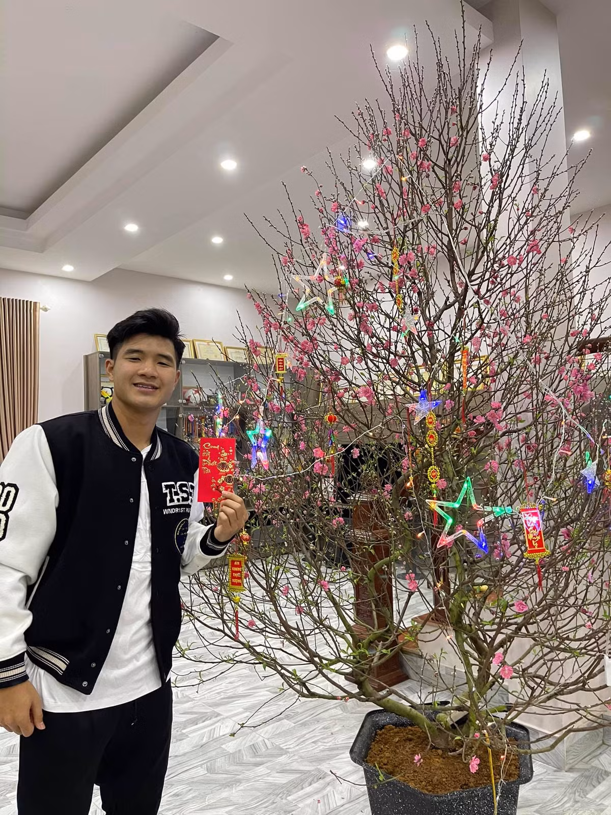 Hiện tại Hà Đức Chinh đang cùng ĐT Việt Nam tập trung và luyện tập cho vòng loại World Cup lượt thứ 3 sắp diễn ra.